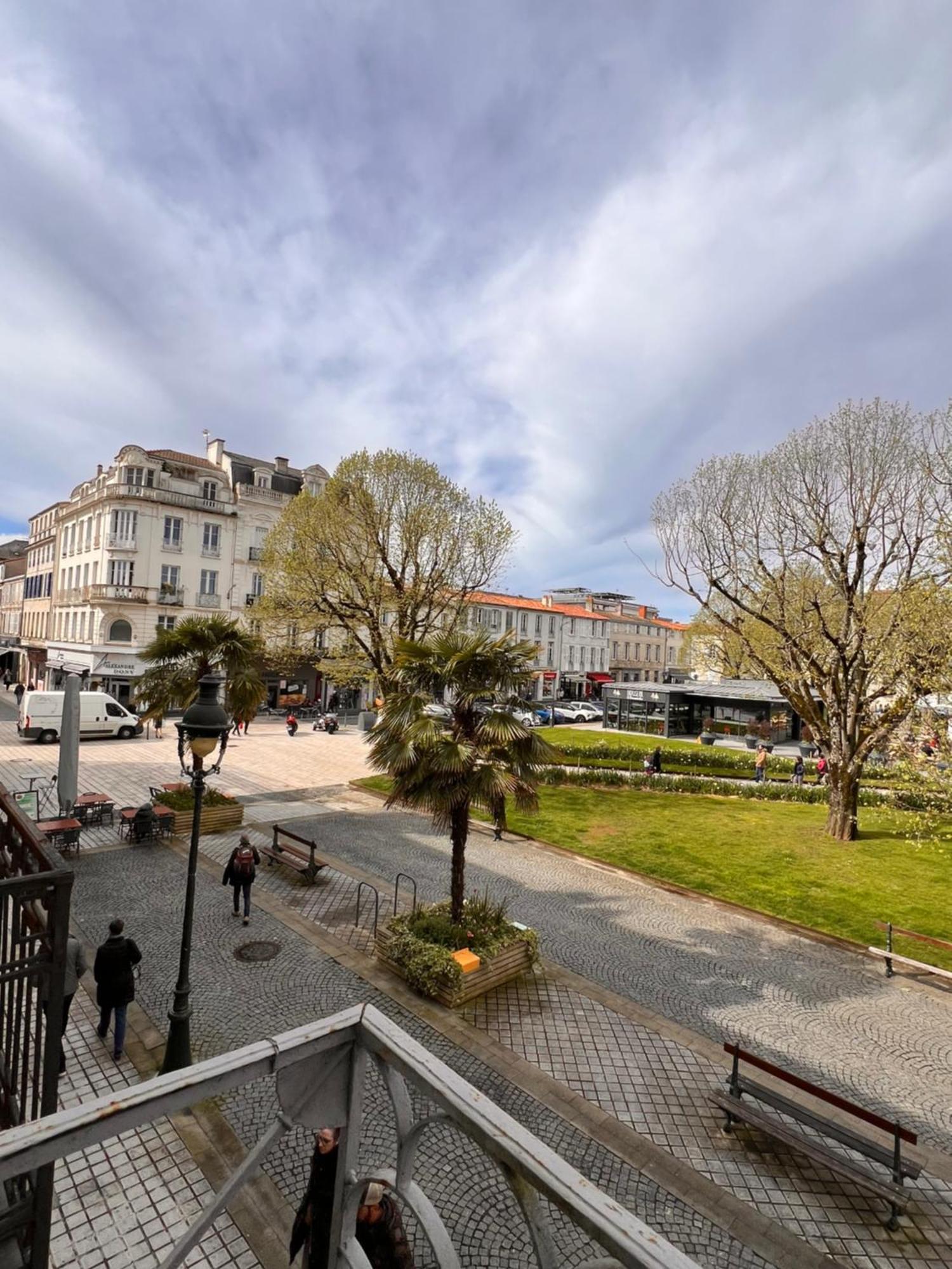 La Colbertine - Charming Apartment In Place Colbert Rochefort  Ngoại thất bức ảnh
